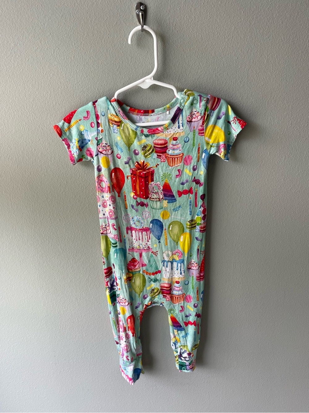 Posh Peanut Bamboo Short Sleeve Basic Romper - Happy Birthday Print